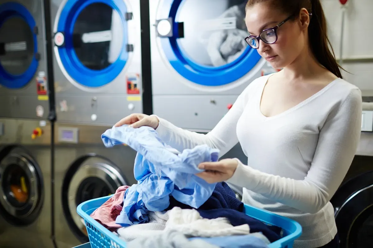 Franquia de lavanderia: modelos self-service, custos e benefícios